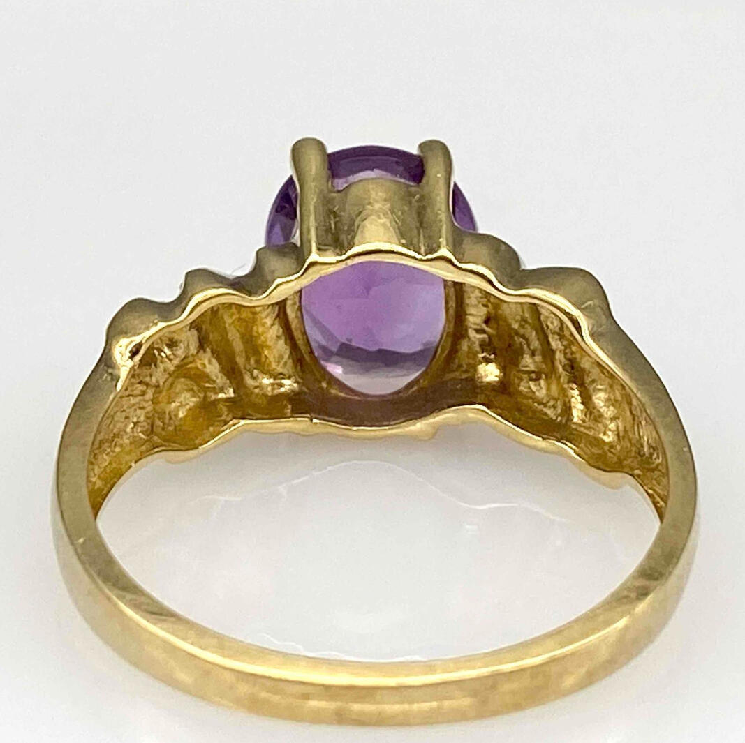 14K Yellow Gold Oval Amethyst Ring