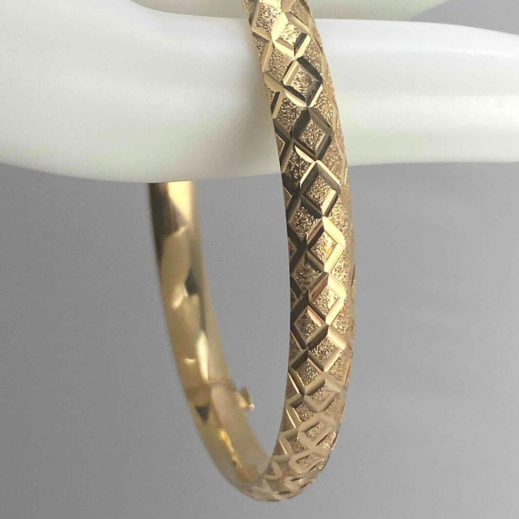 Gold Diamond Cut Bangle Bracelet