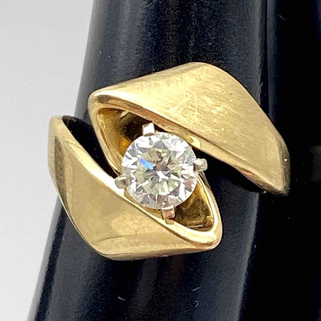 Jochi Gold Diamond Ring on Display